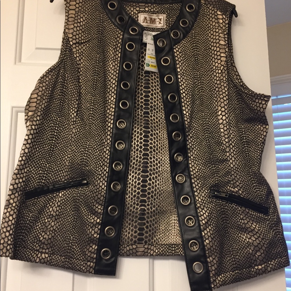 Vest - Picture 5 of 5